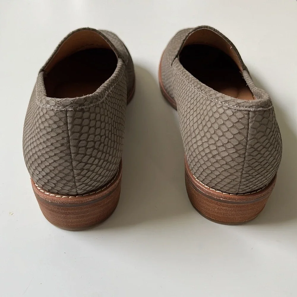 Sofft Women's Snare Grey Napoli Snake Print Nubuck Loafer Sz 6.5 Comfort Driving